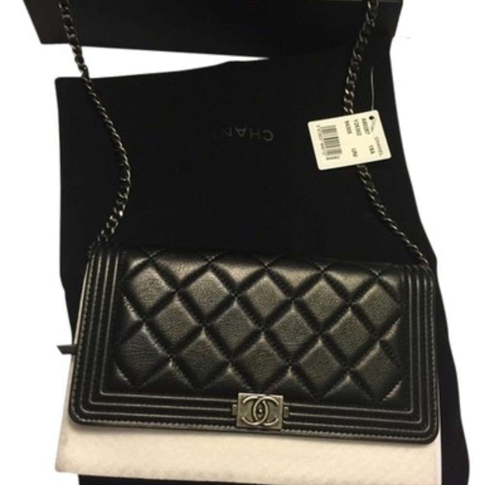 🚫SOLD 🚫 on Tradesy Chanel Wallet On A Chain
